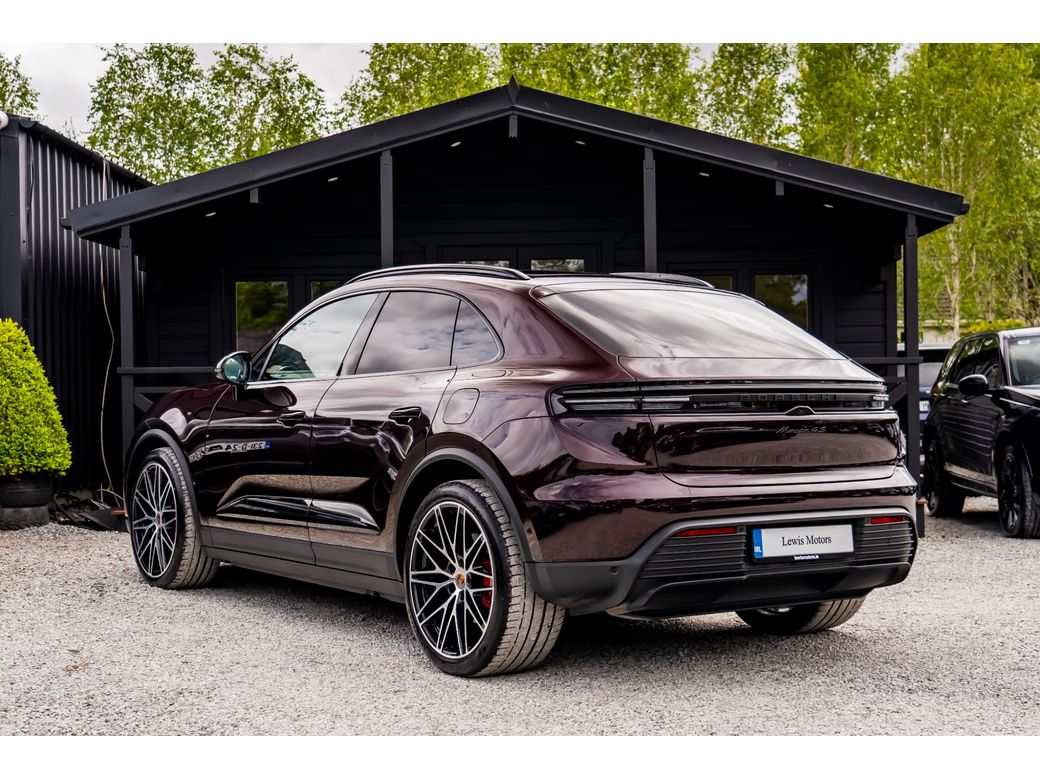 2025 Porsche Macan
