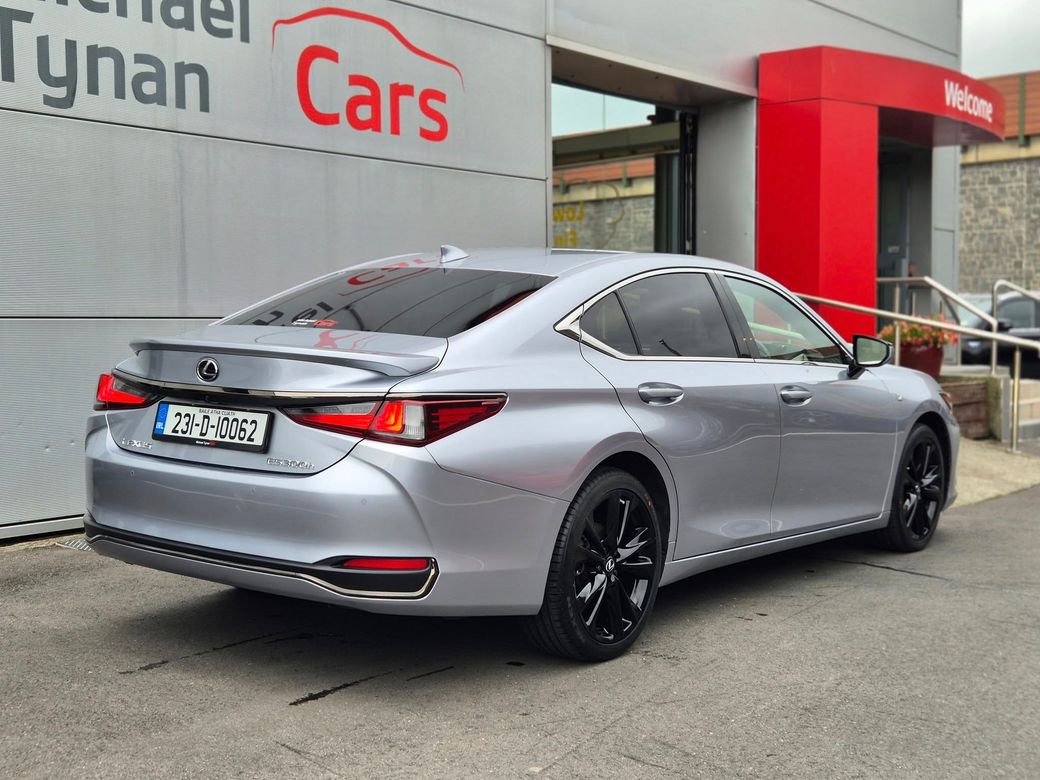 2023 Lexus ES 300h