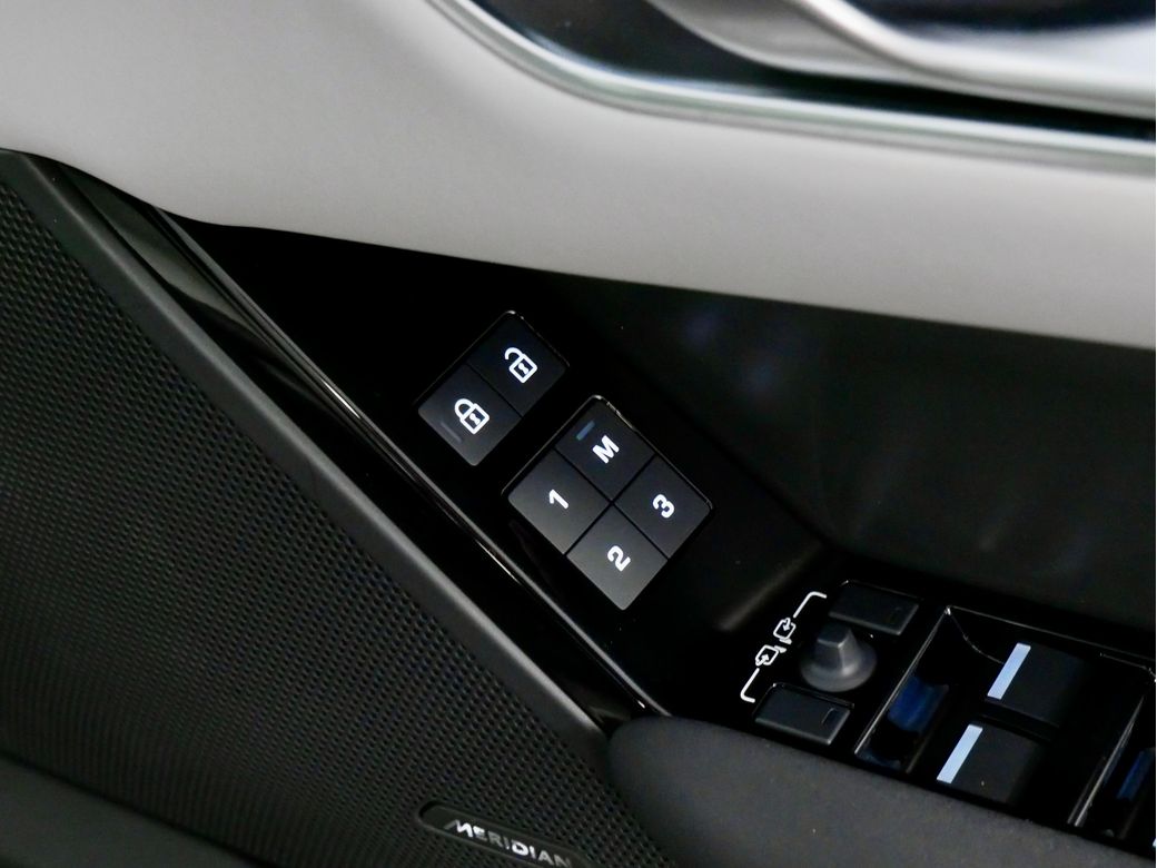 2025 Land Rover Range Rover Velar