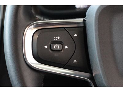2022 Volvo XC40
