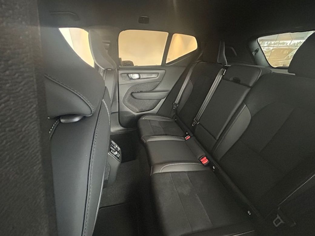 2025 Volvo Ex40