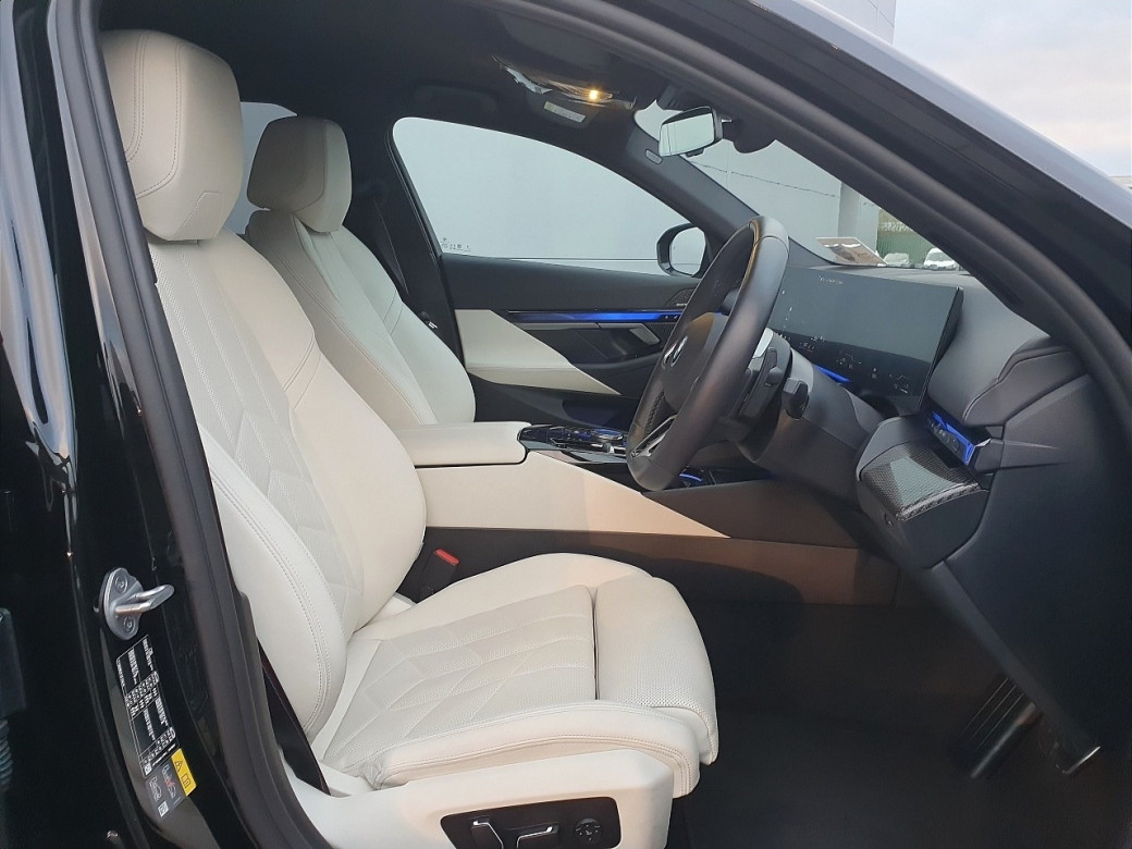 2025 BMW 530