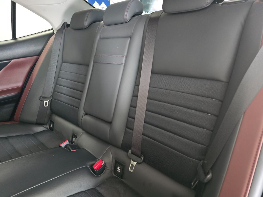2019 Lexus IS 300h
