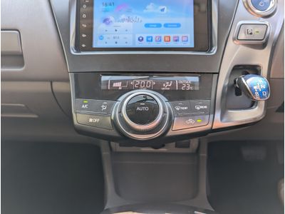 2014 Toyota Prius Alpha