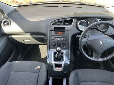 2012 Peugeot 5008
