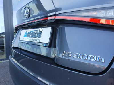 2021 Lexus IS 300h