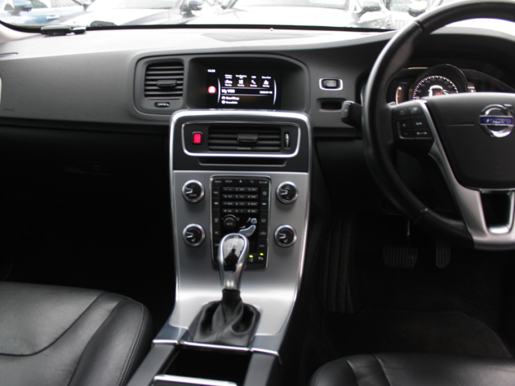 2016 Volvo V60 Cross Country