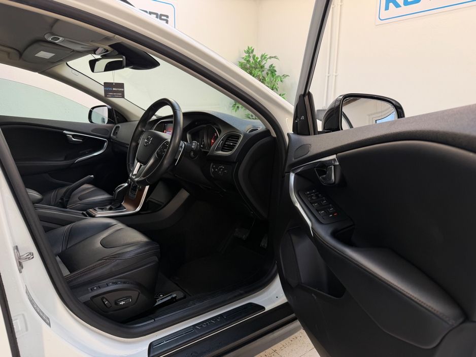 2017 Volvo V40