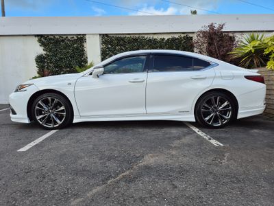 2021 Lexus ES 300h