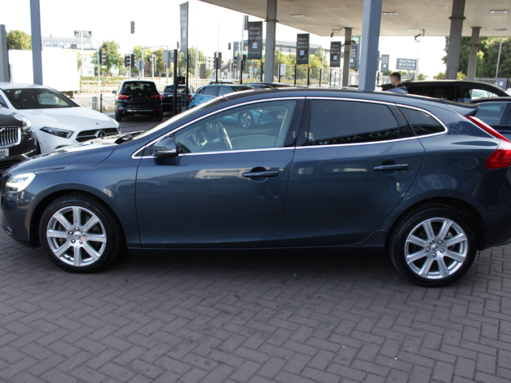 2018 Volvo V40