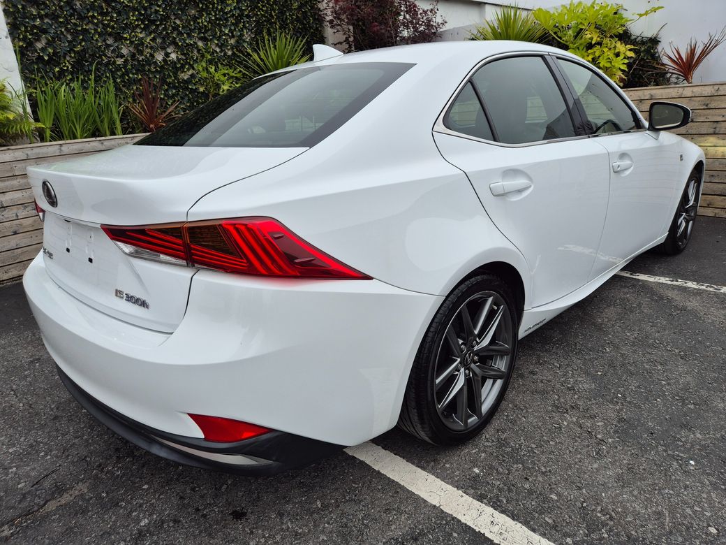 2017 Lexus IS 300h