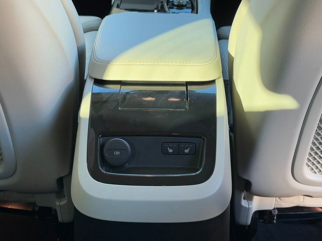 2025 Volvo V90