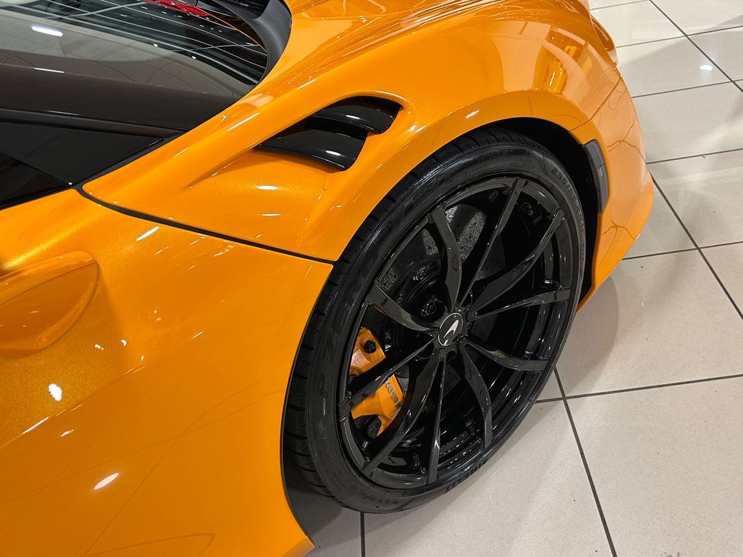 2023 McLaren Artura