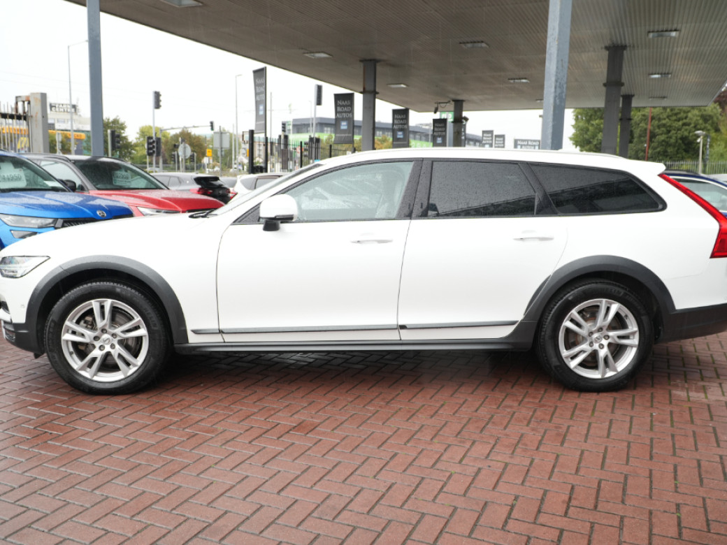 2019 Volvo V90 Cross Country