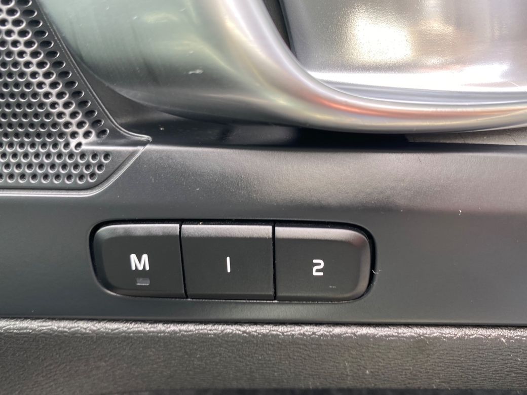 2023 Volvo XC40