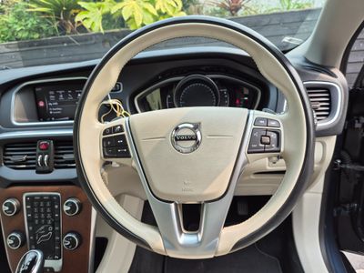 2020 Volvo V40