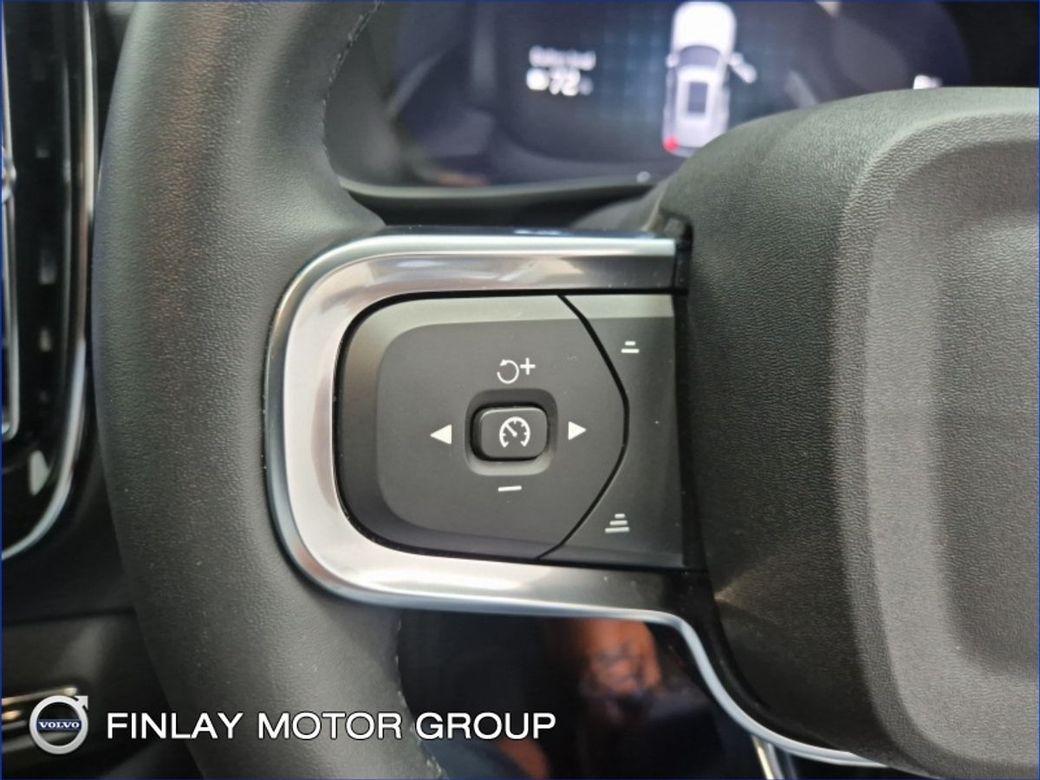 2025 Volvo XC40