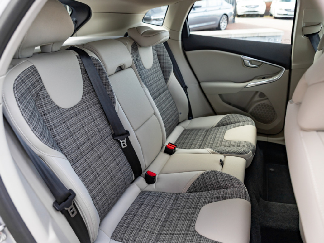 2016 Volvo V40