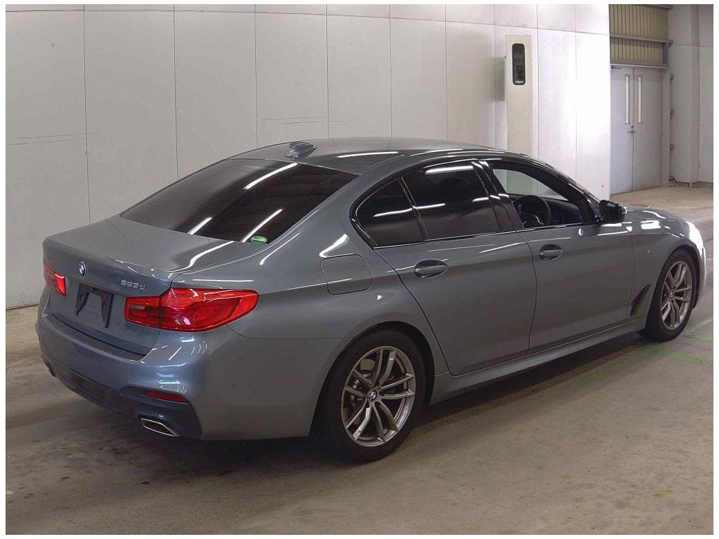 2020 BMW 523