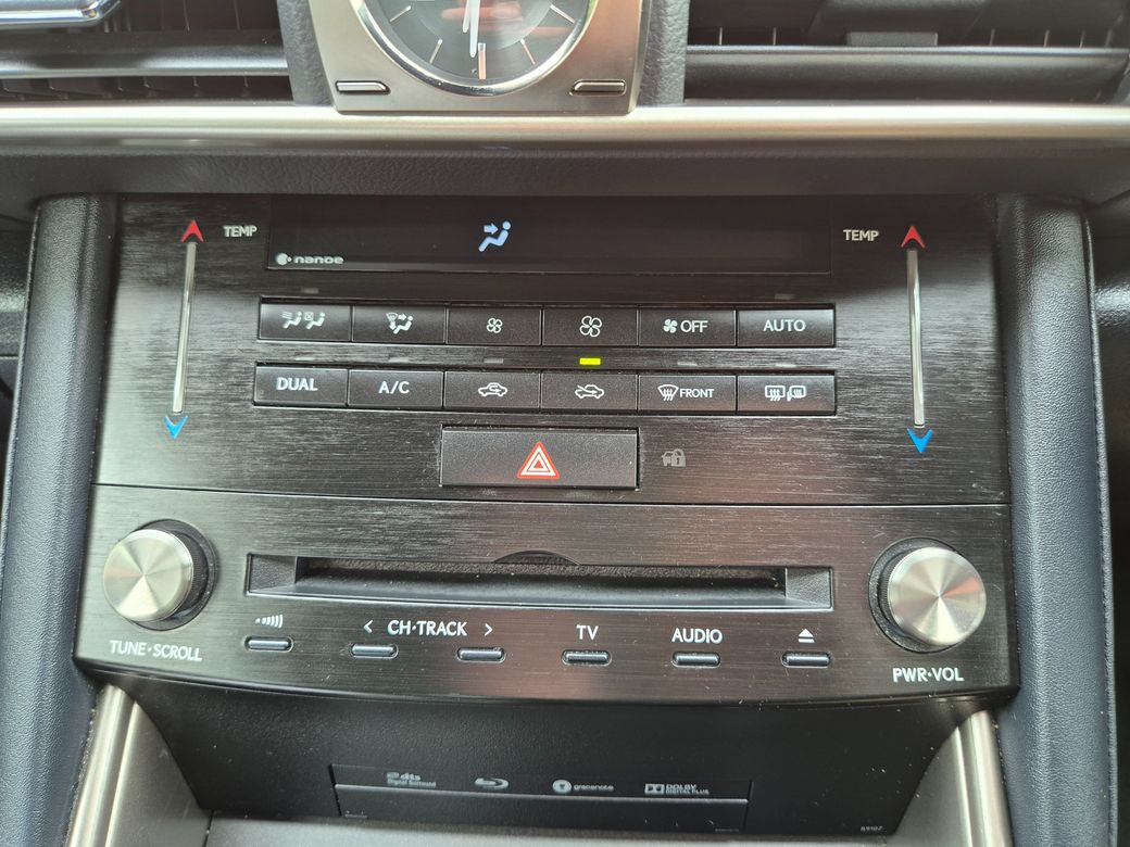 2017 Lexus IS 300h
