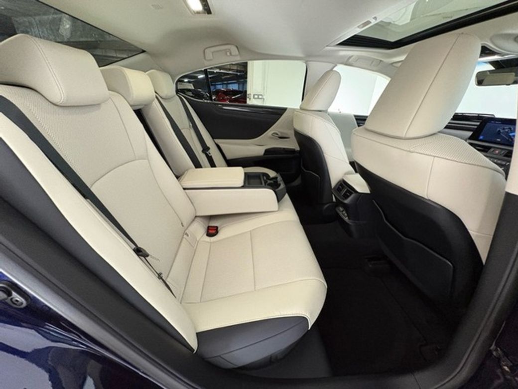 2023 Lexus ES 300h