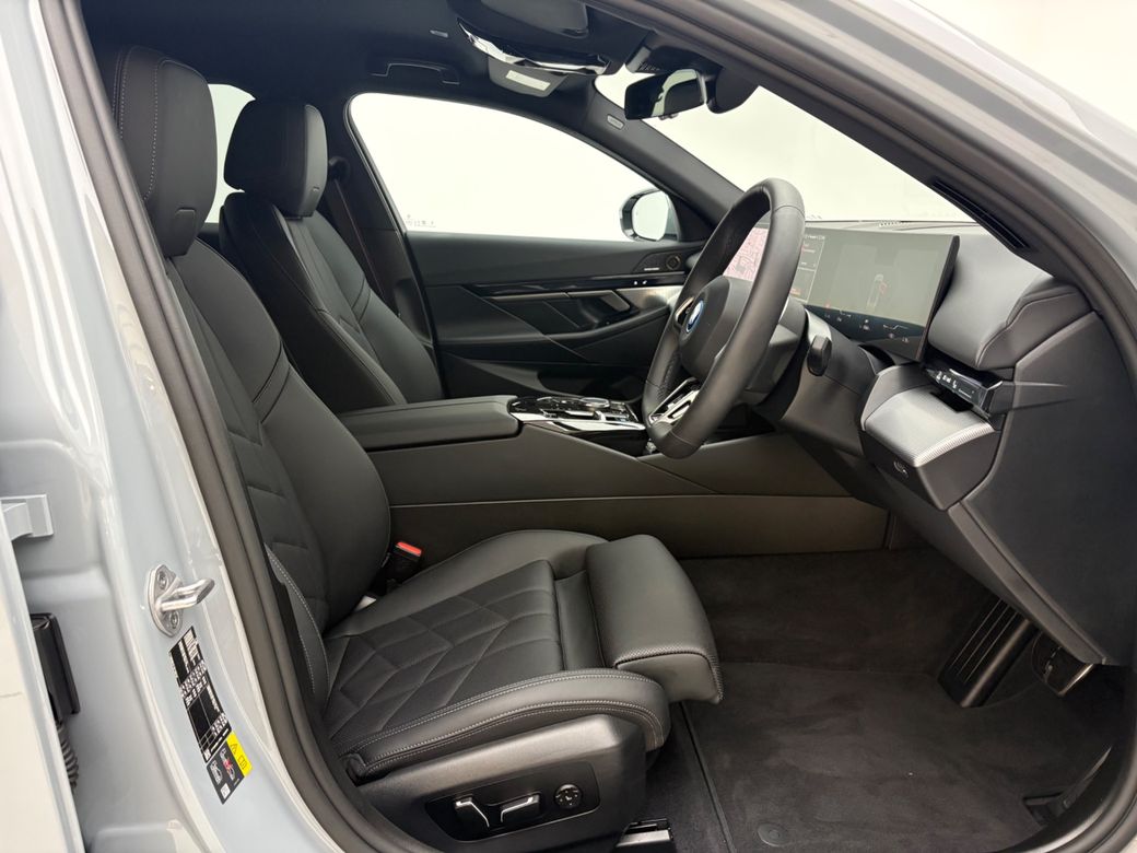 2025 BMW i5