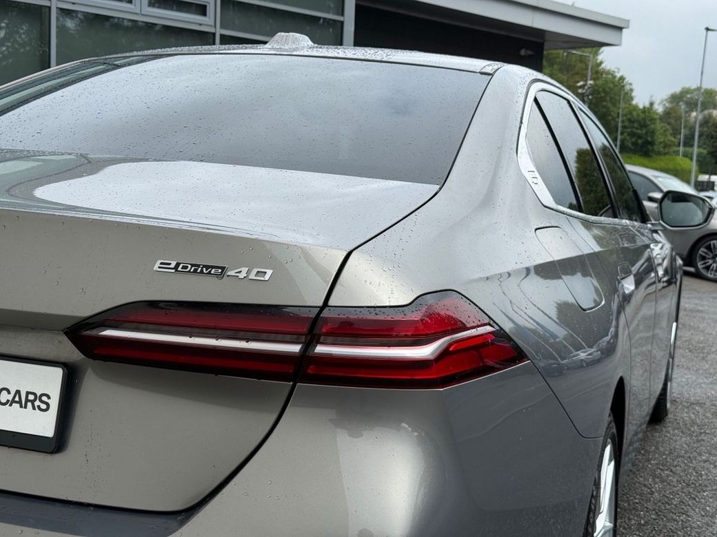 2025 BMW i5
