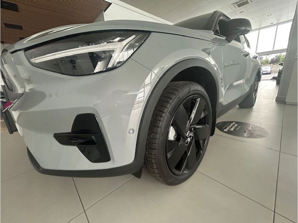 2025 Volvo Ex40