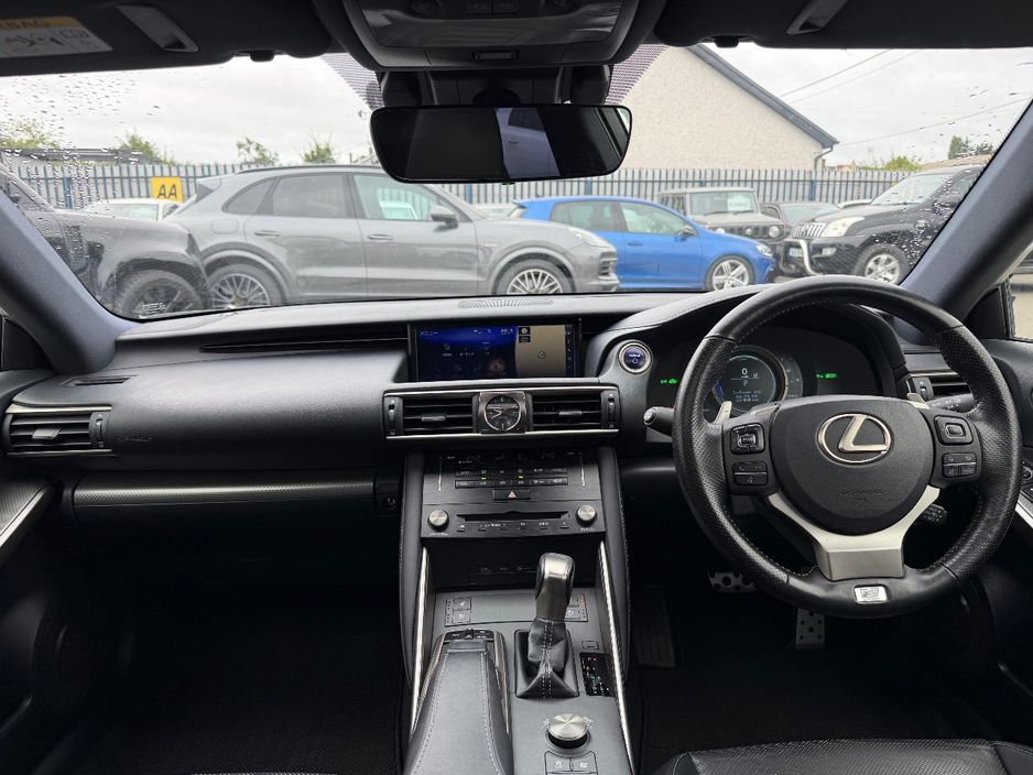 2018 Lexus IS 300h