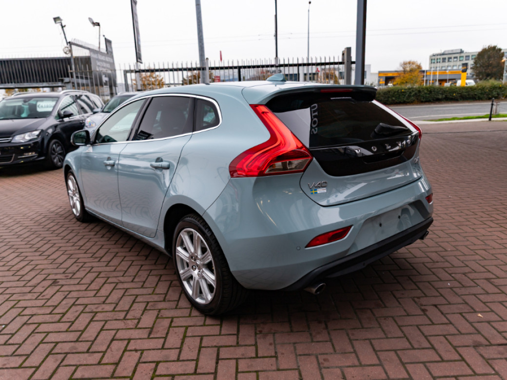 2016 Volvo V40