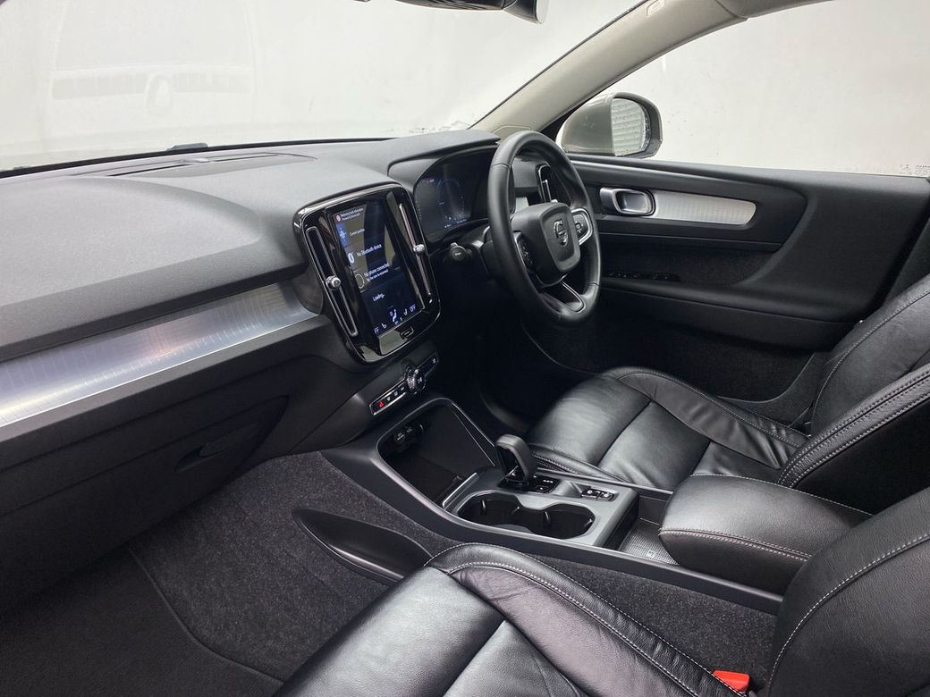 2022 Volvo XC40