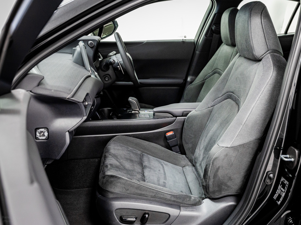 2025 Lexus UX 300e
