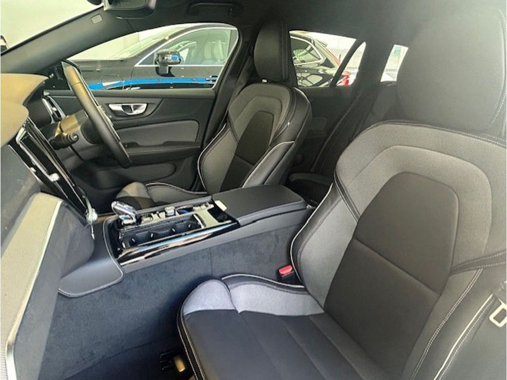 2025 Volvo V60