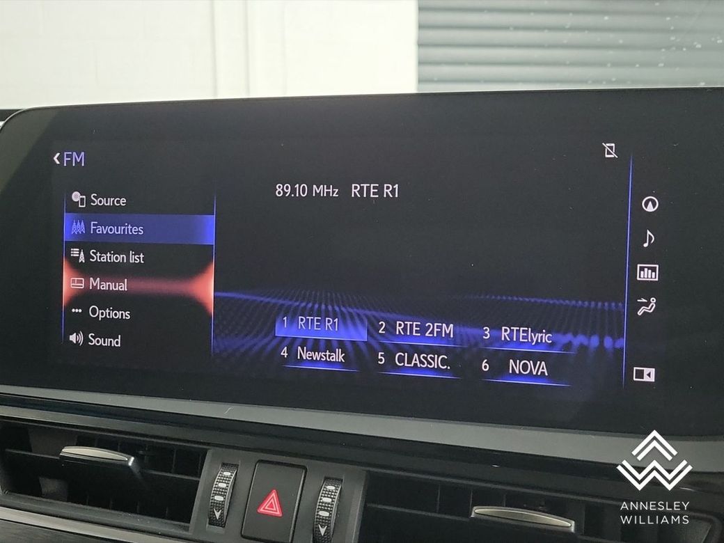 2022 Lexus ES 300h