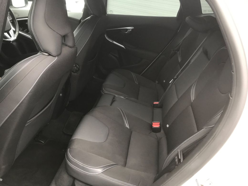 2017 Volvo V40