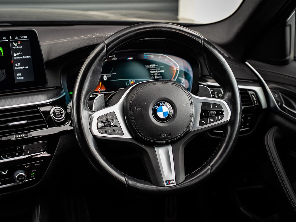 2023 BMW 520