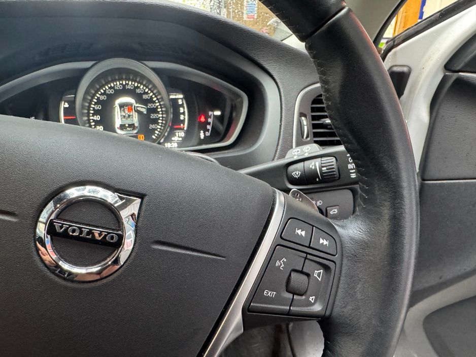 2017 Volvo V40