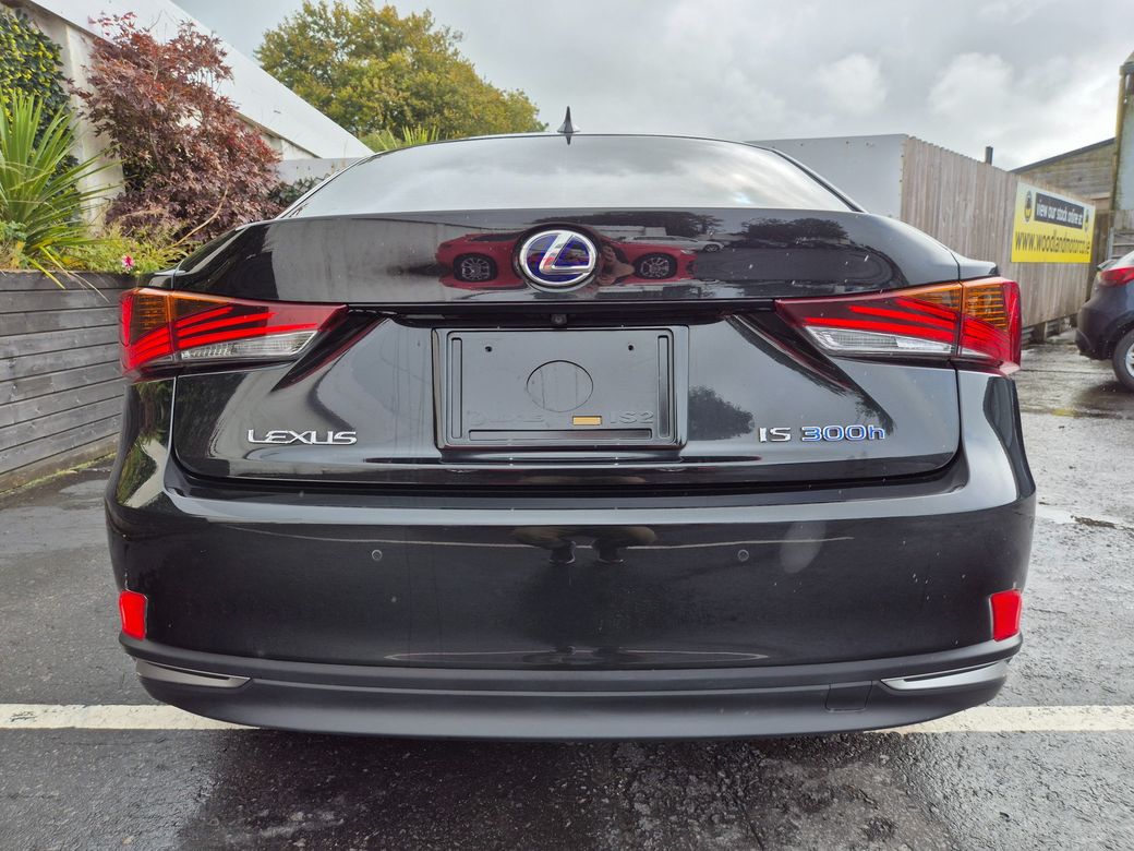 2020 Lexus IS 300h
