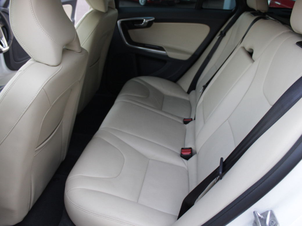 2016 Volvo V60 Cross Country