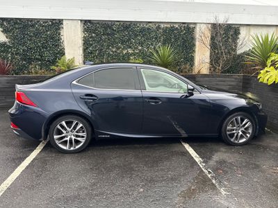 2018 Lexus IS 300h