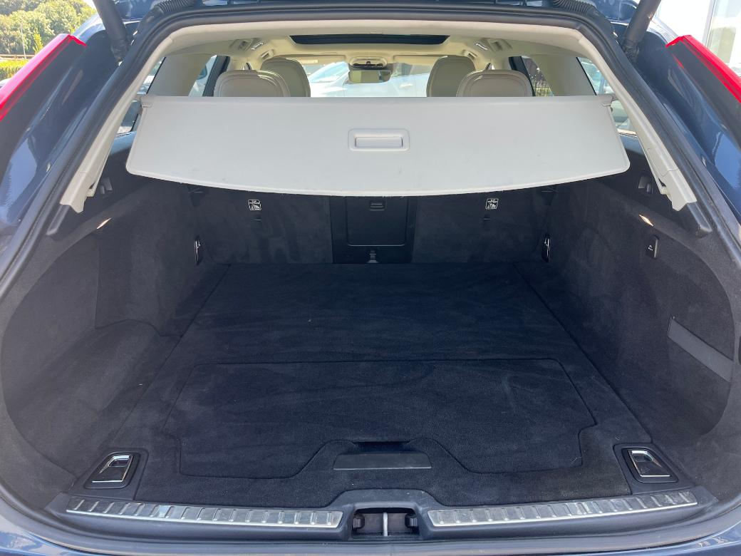 2020 Volvo V90