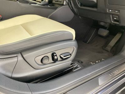2022 Lexus ES 300h