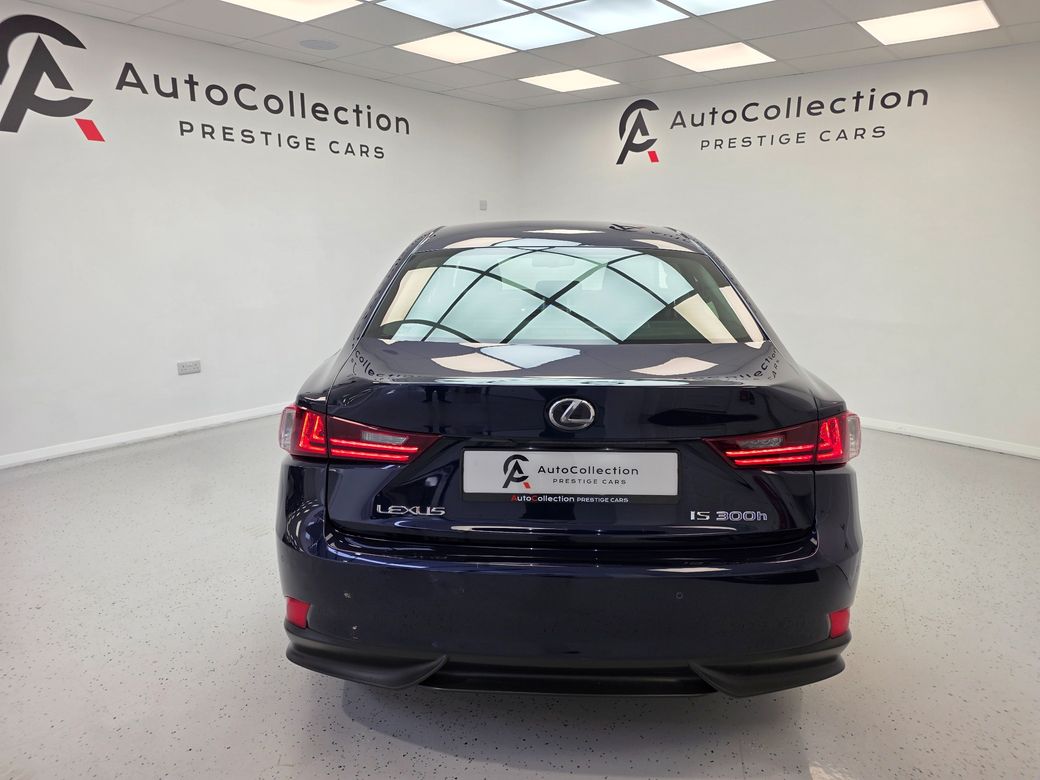 2015 Lexus IS 300h