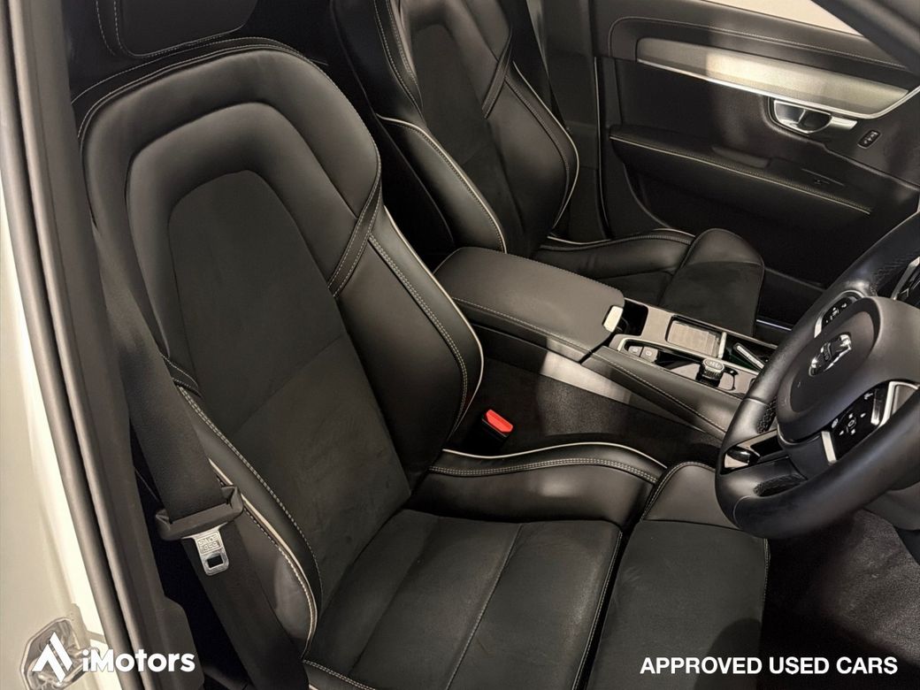 2022 Volvo S90