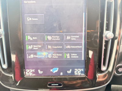 2023 Volvo XC40