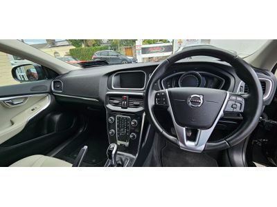 2017 Volvo V40