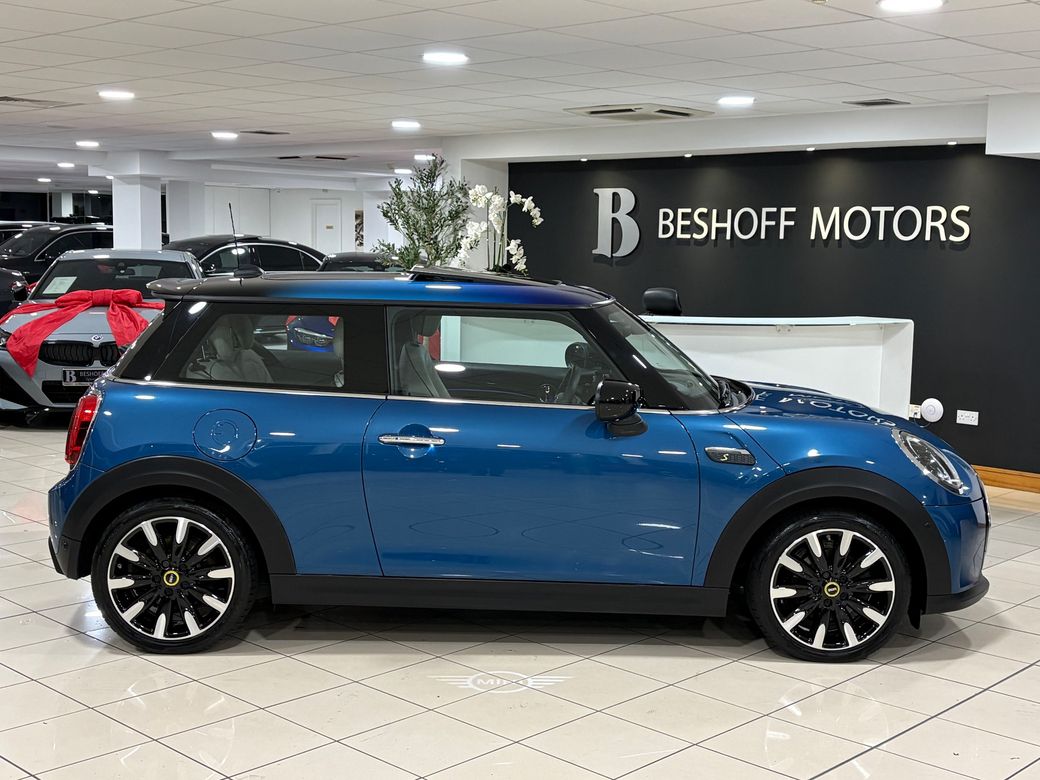 2023 Mini Hatch
