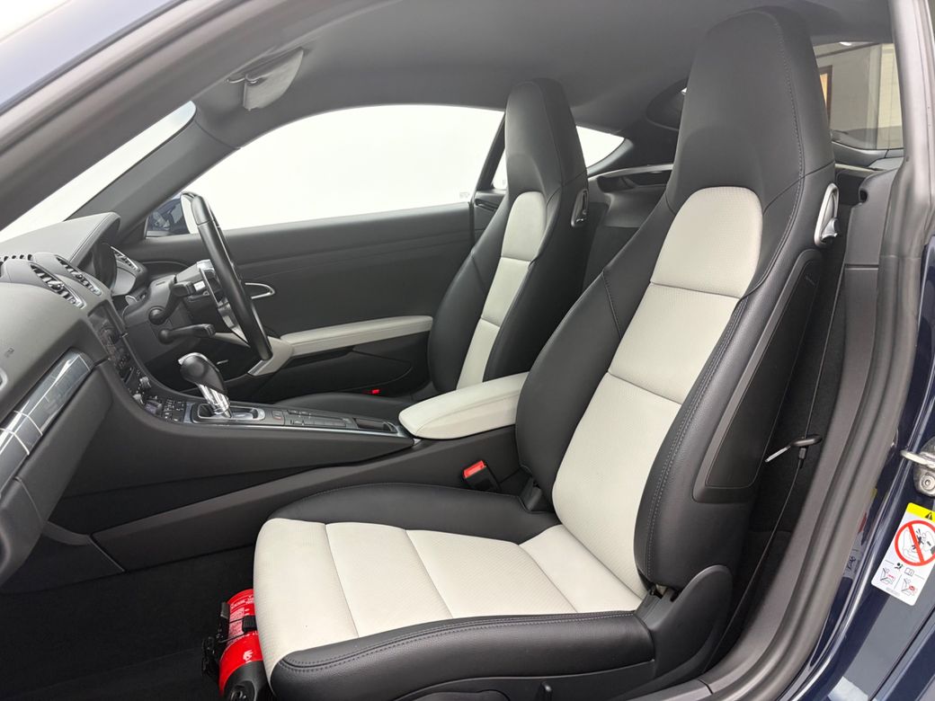 2022 Porsche Cayman