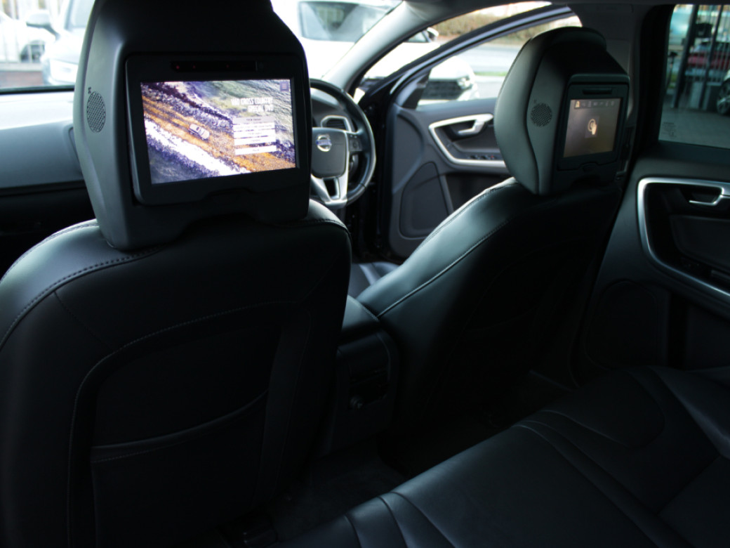 2016 Volvo V60 Cross Country