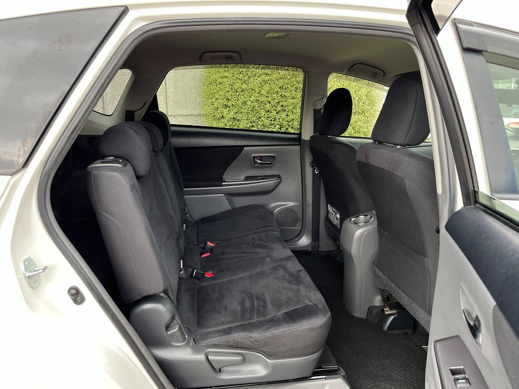 2014 Toyota Prius Alpha